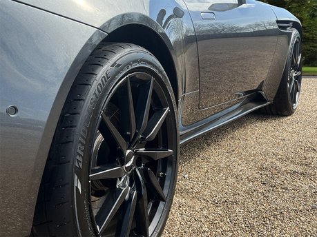 Aston Martin DB11 4.0L V8 Coupe 23