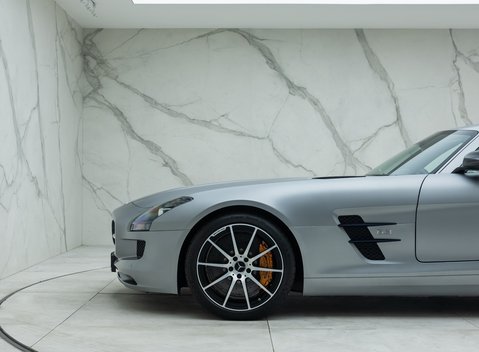 Mercedes-Benz SLS AMG GT 34