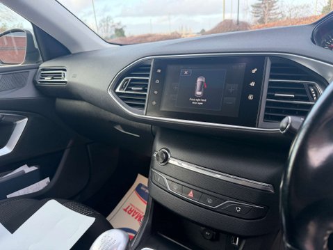 Peugeot 308 1.6 308 Allure HDi Blue S/S 5dr 23