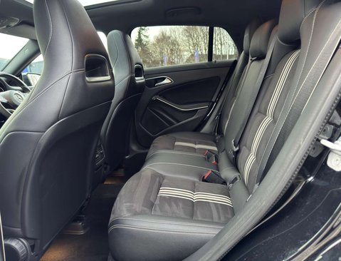 Mercedes-Benz CLA Class 2.1 CLA 220 WhiteArt D Auto 5dr 35