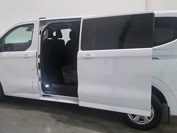 Ford Transit Custom TRANSIT CUSTOM 320 L2 DIESEL FWD 2.0 Eco Blue 136ps H1 Limited 9 Seater 12