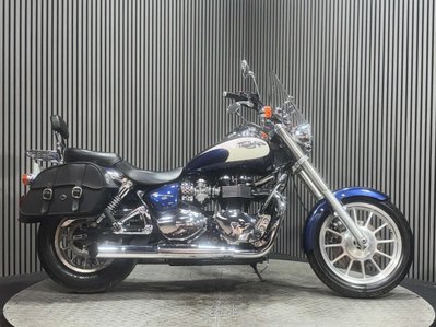 Triumph Bonneville 2011 ONLY 21K NEW MOT CRUISER 865CC