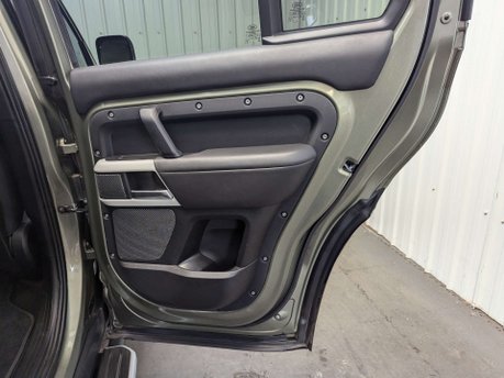 Land Rover Defender 2.0 Defender SE Auto 4WD 5dr 23