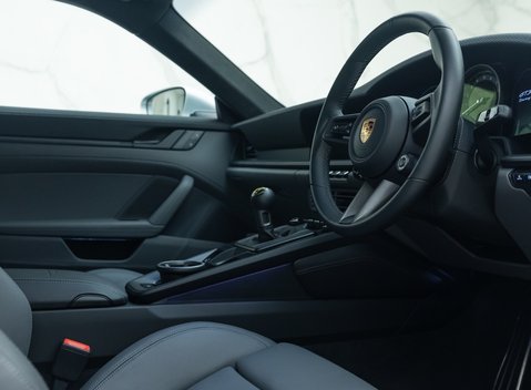 Porsche 911 GT3 TOURING (992) 13