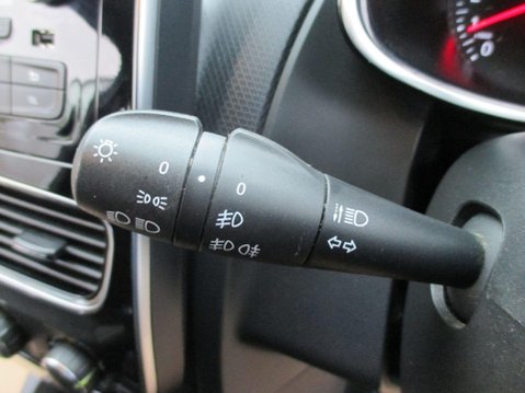 Renault Clio 0.9 TCe Play Euro 6 (s/s) 5dr 35