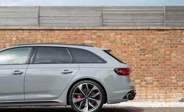 Audi RS4 Avant 28