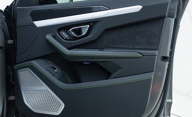 Lamborghini Urus 28
