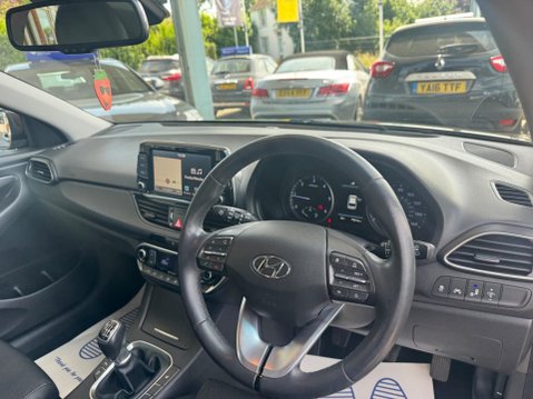 Hyundai i30 1.6 CRDi Blue Drive Premium Euro 6 (s/s) 5dr 26