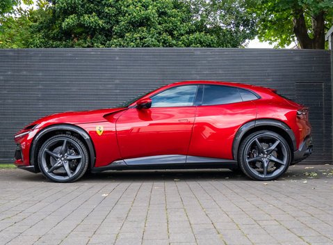 Ferrari Purosangue 4