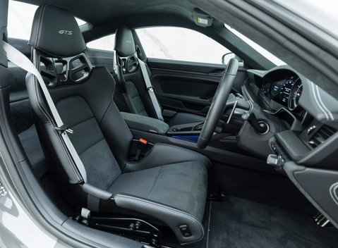 Porsche 911 Carrera GTS (992) 11