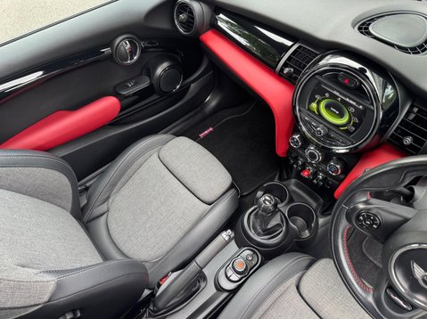 Mini Hatch COOPER S 32