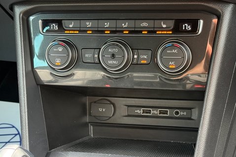 Volkswagen Tiguan R-LINE TECH TSI EVO DSG -CAMERA -FULL VW SERVICE HISTORY  52