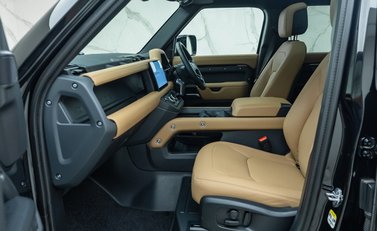 Land Rover Defender 110 D250 X-DYNAMIC HSE 19