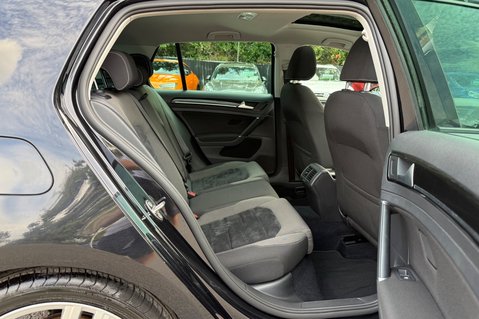 Volkswagen Golf GT EDITION TSI ACT BMT -£35 ROAD TAX -PANORAMIC SUNROOF -10 SERVICES 29