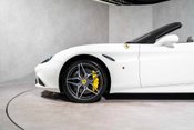 Ferrari California T. MAGNERIDE SUSPENSION. BESPOKE INTERIOR. TWO-TONE BODYWORK. CARPLAY. 12