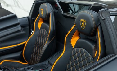 Lamborghini Aventador S LP 740-4 ROADSTER 32