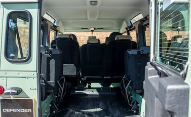 Land Rover Defender 110 Heritage Station Wagon 33