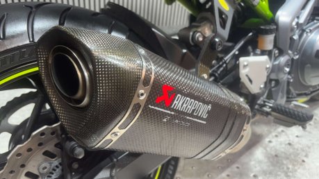 Kawasaki Z900 2019 69 PLATE FULL AKRAPOVIC ONLY 15K STUNNING NAKED BIKE 13