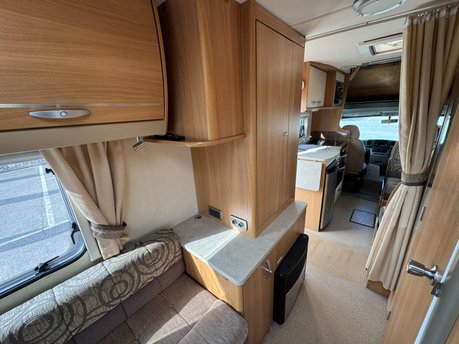 Swift Sundance 630 L 6 berth 15