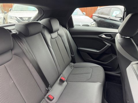 Audi A1 S LINE 35 TFSI S-A 32