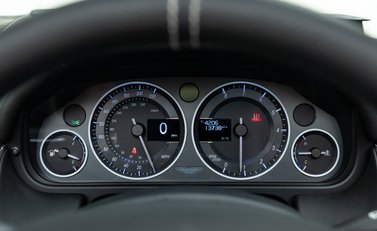 Aston Martin V12 Vantage ROADSTER 26