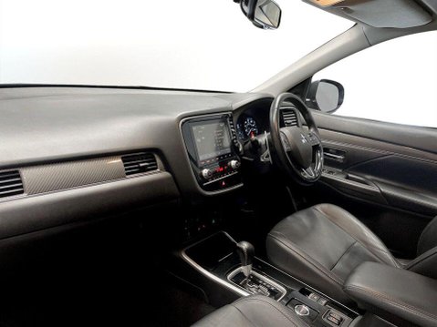 Mitsubishi Outlander 2.0 MIVEC Exceed SUV 5dr Petrol CVT 4WD Euro 6 (s/s) (150 ps) 15