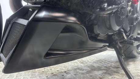 Ducati Diavel 1198 CARBON EDITION 24K 1 OWNER JUST SERVICED MOT APRIL 2027 12