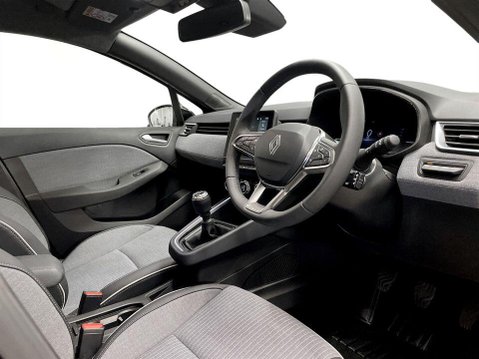 Renault Clio 1.0 TCe techno Hatchback 5dr Petrol Manual Euro 6 (s/s) (90 ps) Air Con - A 12