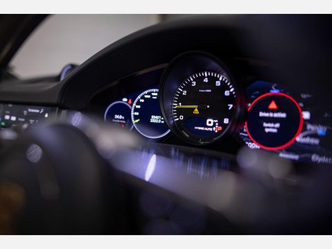 Porsche Cayenne 3.0 V6 E-Hybrid 17.9kWh Platinum Edition TiptronicS 4WD Euro 6 (s/s) 5dr (3 25