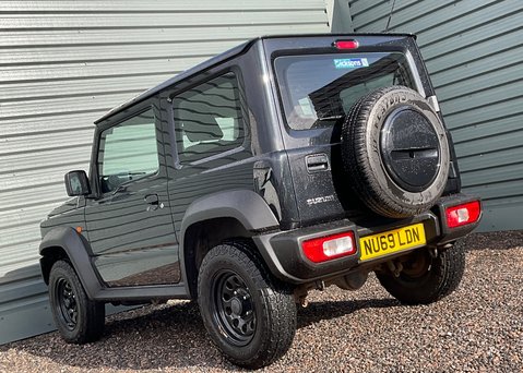 Suzuki Jimny SZ4 6