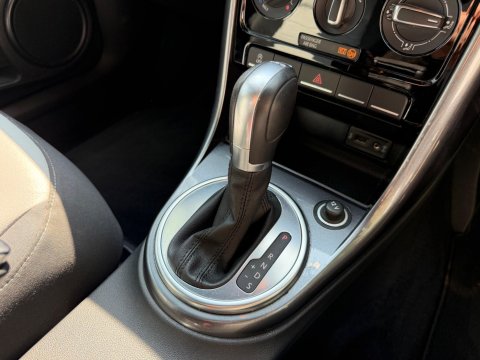 Volkswagen Beetle DESIGN TSI BLUEMOTION TECHNOLOGY DSG 30