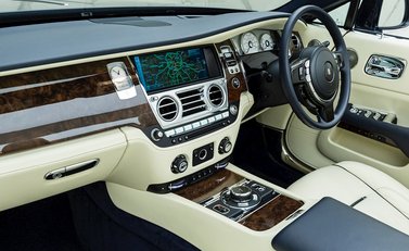 Rolls-Royce Dawn 17