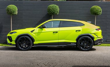 Lamborghini Urus PERFORMANTE 2