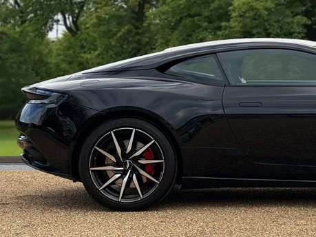 Aston Martin DB11 V8 12