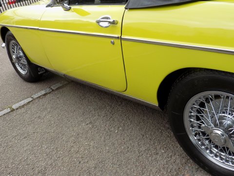 MG B ROADSTER 41