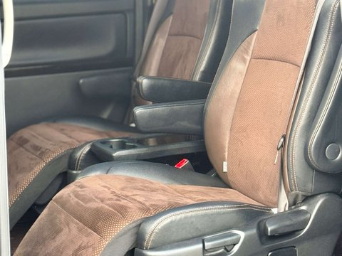 Toyota Alphard GOLDEN EYES II TWIN SUNROOF GRADE 4B WOW 20