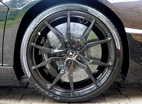 Lamborghini Aventador LP 700-4 Roadster 18