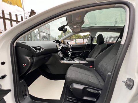 Peugeot 308 E-HDI ACTIVE 44