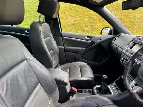 Volkswagen Tiguan 2.0 Tiguan R-Line TDI BlueMotion Technology 4Motion 4WD 5dr 6