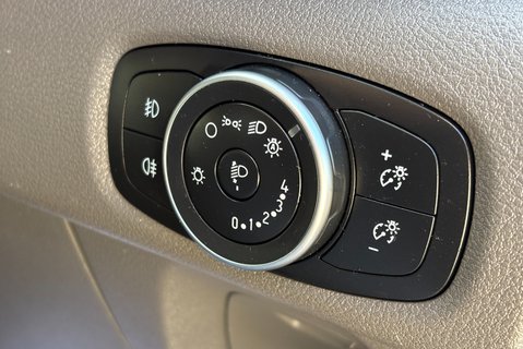 Ford Transit Custom 320 L1 Sport 185 ps DCIV 30
