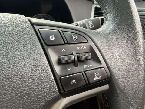 Hyundai TUCSON 2.0 CRDi Premium SE SUV 5dr Diesel Auto 4WD Euro 6 (185 ps) 35