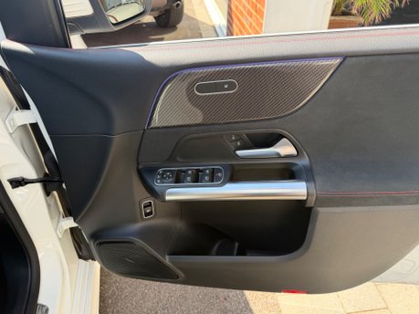 Mercedes-Benz B Class B 220 4MATIC AMG LINE PREMIUM 22