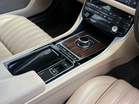 Jaguar XF 2.0 XF Portfolio D AWD Auto 4WD 5dr 26