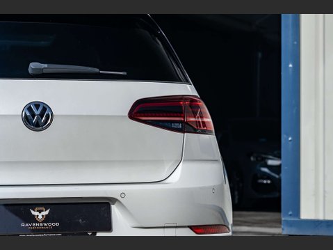 Volkswagen Golf 2.0 Golf GTi Performance TSi Semi-Auto 5dr 27