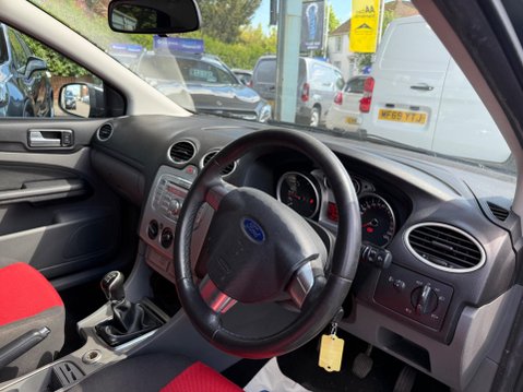 Ford Focus 1.8 TDCi Zetec 5dr 9