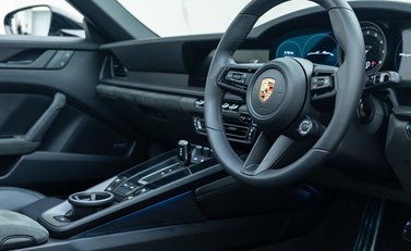 Porsche 911 Targa 4 GTS (992) 13
