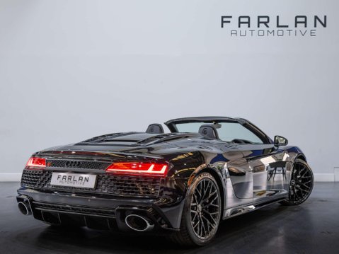 Audi R8 5.2 FSI V10 Spyder 2dr Petrol S Tronic quattro Euro 6 (s/s) (570 ps) 6