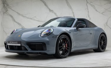 Porsche 911 Targa 4 GTS (992) 1
