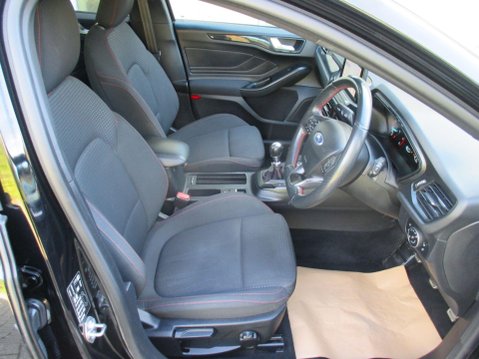 Ford Focus 1.0T EcoBoost ST-Line Euro 6 (s/s) 5dr 24