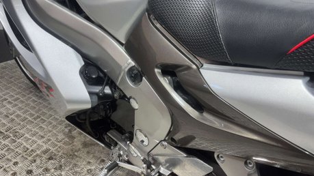 Kawasaki ZZR 2004 ONLY 29K FULL LUGGAGE NEW MOT SERVICED BIG CC TOURER 49